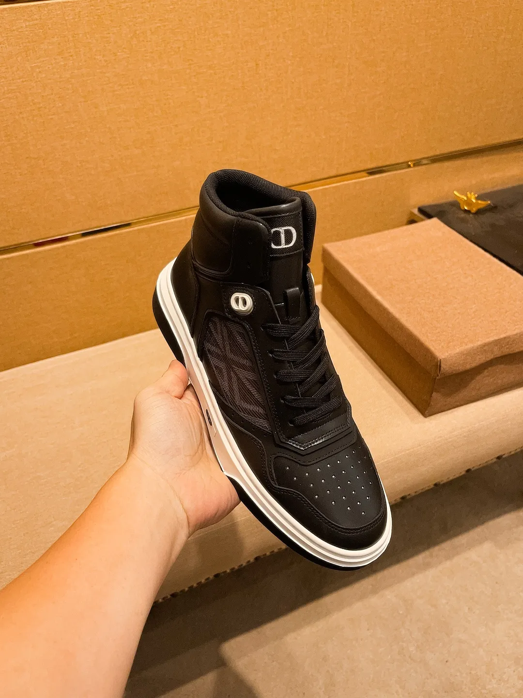 Men's shoes💰 480💰[Dior]🔥 High-end men's shoes brand official website 1:1 latest masterpiece: the upper is made of Italian imported first-layer cowhide with a comfortable and breathable lining➕original non-slip and wear-resistant outsole🔥, making walking more convenient and comfortable! An exclusive new model, a stunning work, a beautiful 1:1 replica [color] compared to the official quality! Create a fashionable personality to set off your uniqueness! A must-have for trendy men! Classic 🔥Size: 38-44 Color: 🔥 2⃣️colors available🔥.